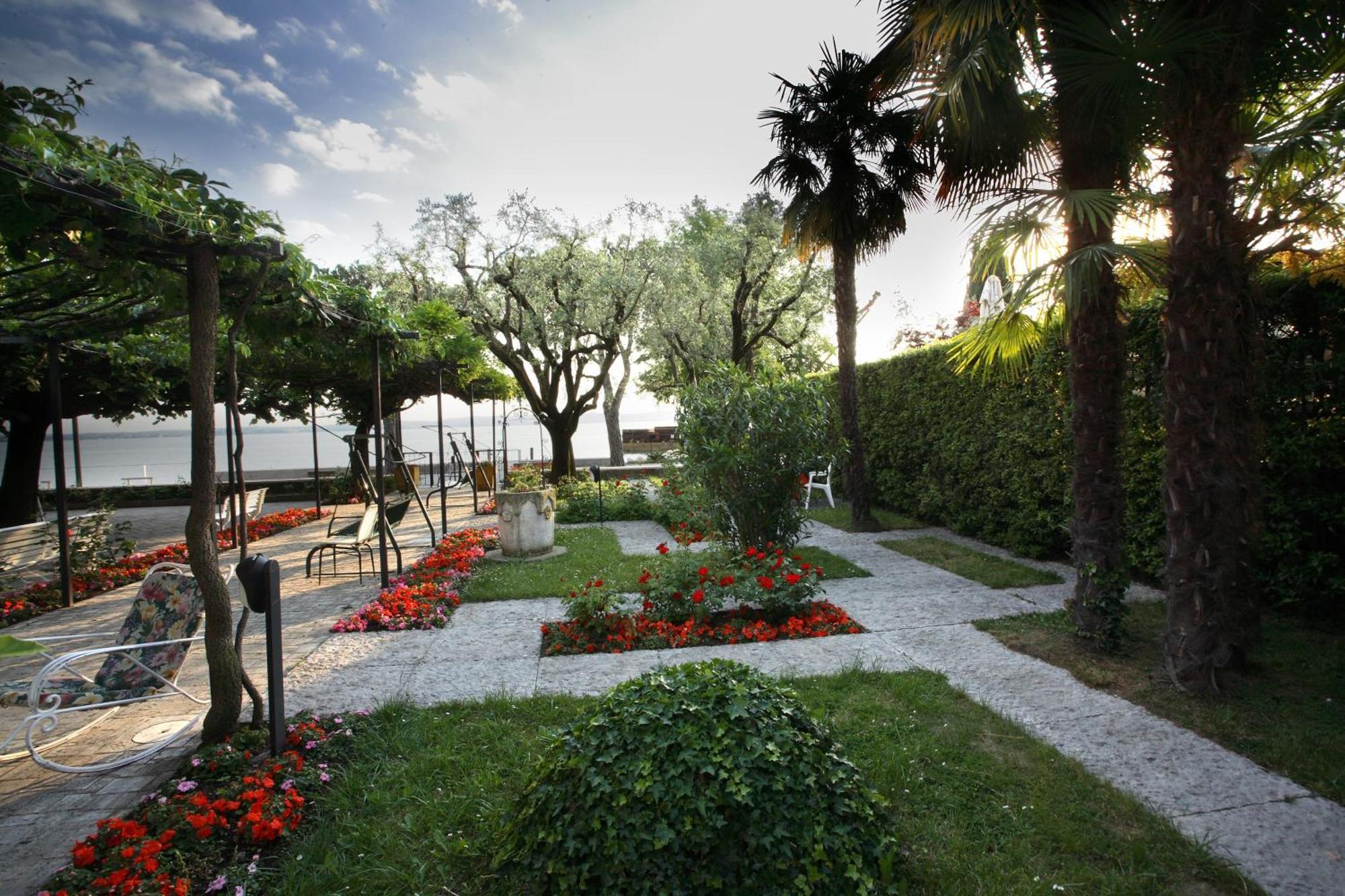 Hotel Giardino Sirmione Exterior photo