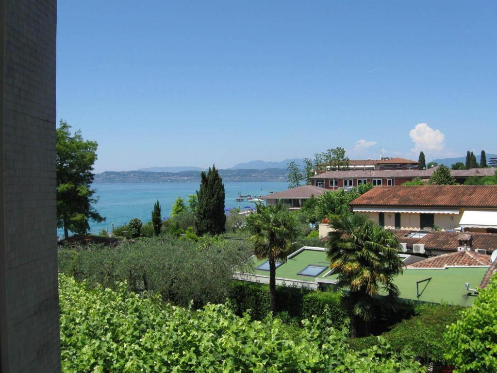 Hotel Giardino Sirmione Exterior photo