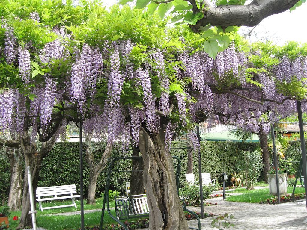 Hotel Giardino Sirmione Exterior photo